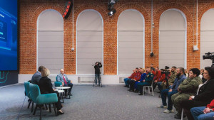 Вячеслав Жабин сообщил о работе с обращениями ельчан с прямой линии губернатора