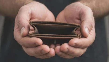 33-лентий липчанин недосчитался 55 тысяч рублей после визита знакомой