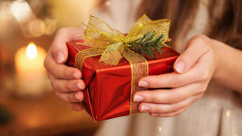 Липчане выбрали деньги и путешествия как самые желанные подарки на Новый год