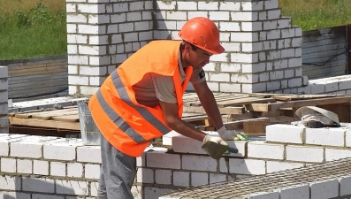 Первый многоквартирный дом для аграриев строят в Тербунах