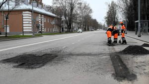 В Ельце горячим асфальтом отремонтируют более 80 улиц