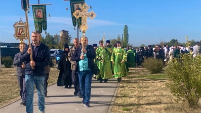 Православные совершили крестный ход в день памяти Силуана Афонского