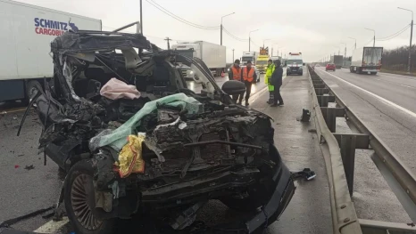 Водитель иномарки пострадал в жёсткой аварии под Задонском