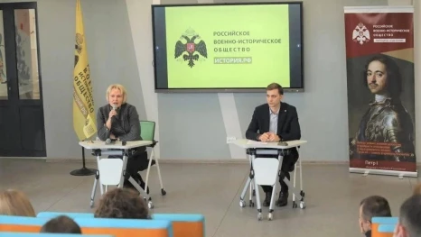 Максим Гутник обсудил патриотическое воспитание молодежи на встрече в ЛГПУ