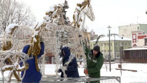 В Липецке убирают новогоднее убранство (видеосюжет)