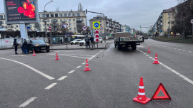 Водитель иномарки пострадал в столкновении с грузовиком в Липецке