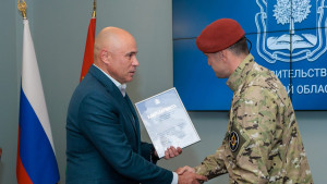 Двое липецких спецназовцев получили право носить краповый берет