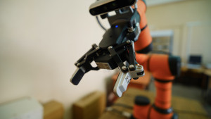 НЛМК передал ЛГТУ робота для подготовки студентов к современному производству