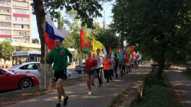 Жители Липецка начали День флага с праздничного забега