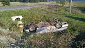 После столкновения Land Cruiser с Волгой потребовалась помощь 72-летнему водителю отечественного авто