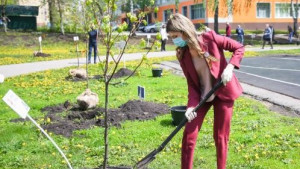 Евгения Уваркина приняла участие в создании «Территории славы» и поздравила ветерана