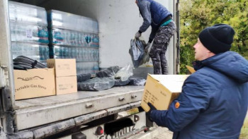 «Единая Россия» в свой День рождения поблагодарила волонтёров и благотворителей, которые участвуют в гуманитарной миссии партии