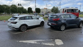 В Липецке водитель «Весты» пострадал в аварии с двумя автомобилями