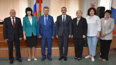 Председатель Липецкого облсуда Александр Карташов ушел в почетную отставку