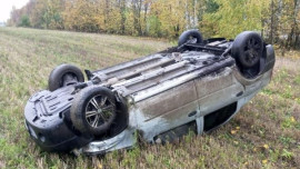 Водитель попал в больницу после опрокидывания автомобиля в Липецкой области