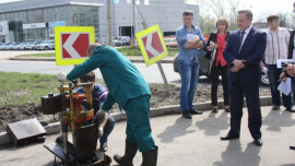 На полукольцах ул. Катукова проверяют качество асфальта 