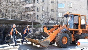 Более 1800 старых автомобильных покрышек вывезли из липецких дворов 