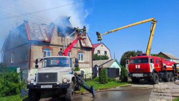 В селе Пригородка Липецкой области пожарные тушили кровлю и мансарду жилого частного дома