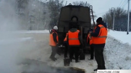 Ямочному ремонту по-липецки не мешает даже снег