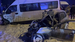 Иномарка столкнулась с микроавтобусом под Липецком: 1 человек погиб, 6 пострадали