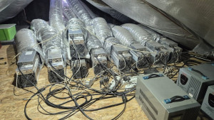 Ельчанин обустроил ферму для майнинга и крал электричество