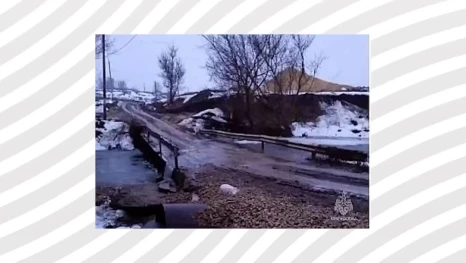 Затопило дорогу у деревни в Задонском округе Липецкой области