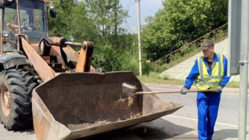 В Липецке сотрудники благоустройства чистят город днем и ночью