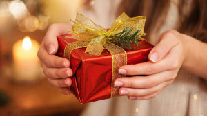 Липчане выбрали деньги и путешествия как самые желанные подарки на Новый год