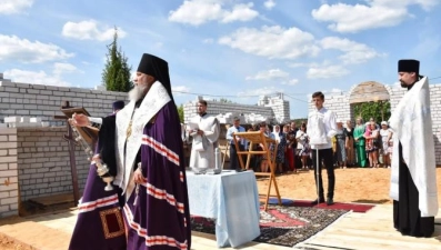 В Липецкой области совершили чин освящения основания строящегося храма 