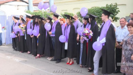 Выпускники ЕГУ им. Бунина красные дипломы получили в парке