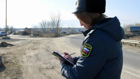 В Липецке должница скрывала дорогой автомобиль, но его нашли приставы
