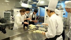 Депутат Госдумы Татьяна Дьяконова, студенты и школьники собрали гумгруз для бойцов СВО