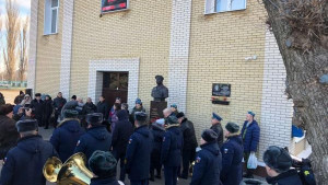 Памятник герою-десантнику открыли в Грязях (видео)