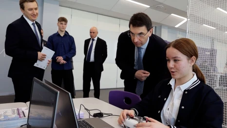 Полпреду Президента в ЦФО Игорю Щеголеву показали липецкую супер-школу