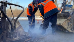 В Липецке продолжается ямочный ремонт с помощью литого асфальтобетона