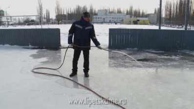 В Липецке зальют 19 хоккейных коробок