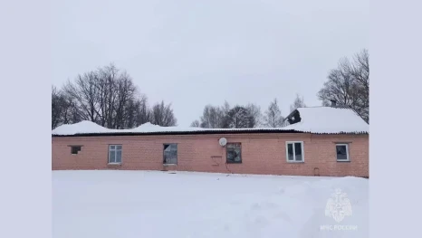 Обрушились крыши в Краснинском округе Липецкой области