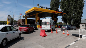 За сутки на одной из сетей в канистры в Липецкой области разлили почти 200 тонн бензина
