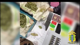 На хранении оборудования для мошенников и марихуаны поймана супружеская пара из Липецкой области
