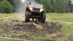 В Липецке устроили соревнования на внедорожниках