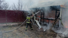 Летняя кухня с мангальной зоной и витражными окнами сгорела в Хлевном