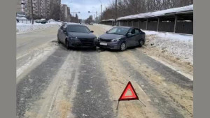 В Липецке на проспекте 60 лет СССР столкнулись две иномарки