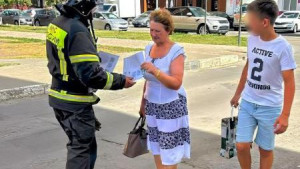 Липецкие спасатели объясняют жителям действия в случае сигнала "Угроза атаки БПЛА"