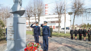 Липчане возложили цветы к памятнику Юрия Гагарина