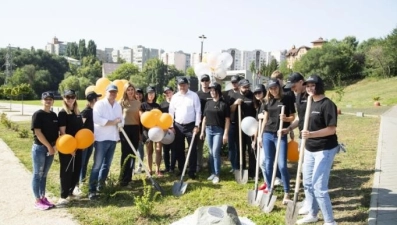 Липецкое Городище украсили хвойными растениями