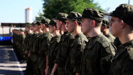 Игорь Артамонов обратился с напутствием к срочникам весеннего призыва