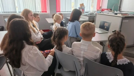 Школы Дубового и Луганска провели онлайн-мост дружбы