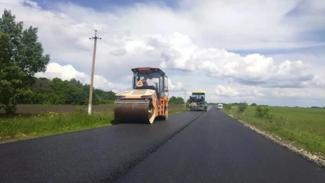 В Липецкой области дороги к сёлам ремонтируют по нацпроекту