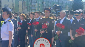 В Липецке на площади Героев состоялся митинг, посвящённый 25-ой годовщине подвига Героев России Андрея Теперика и Эдуарда Белана