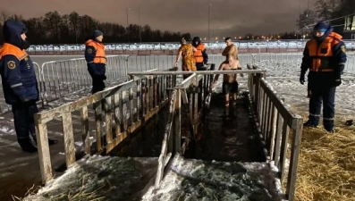 Верующие отмечают православный праздник Крещение